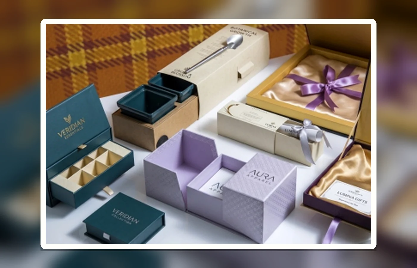 Self-sealing mailer boxes